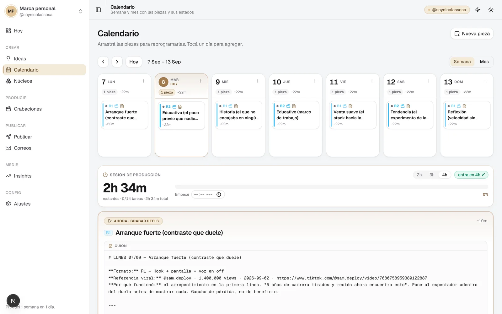 Calendario del dashboard con las piezas de contenido distribuidas por día y formato